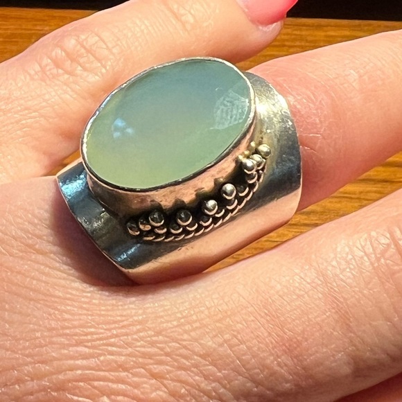 Vintage FNA sterling silver 925 heavy silver ring with milky blueish stone - Picture 7 of 16